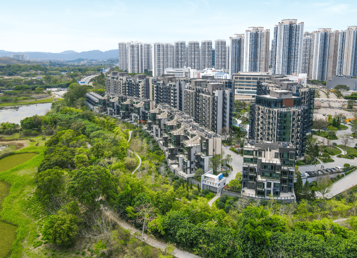 康業一直秉持新地「以心建家」的管理哲學及「以心待客」的理念，以優質服務質素、創新智能科技及環保節能管理，致力為客戶提供更美好的居所、創造更優質的生活品味、共建更和諧的社區。